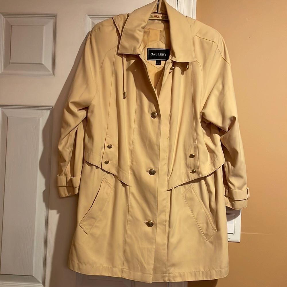 Gallery XS pale yellow rain jacket with hood